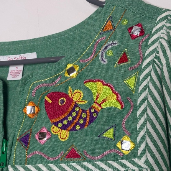 Go Softly Patio Green Striped Embroidered Fish Embellished Housecoat Dress Small - Picture 3 of 5